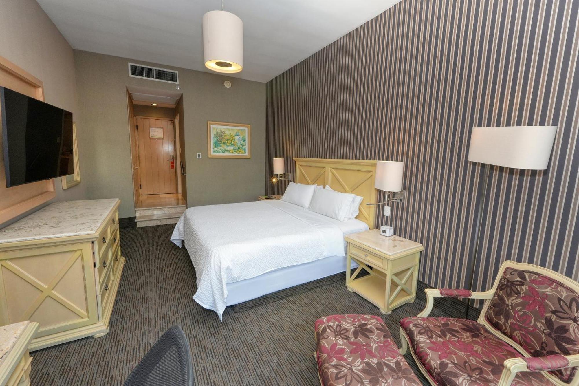 Holiday Inn Queretaro Centro Historico By Ihg Bagian luar foto